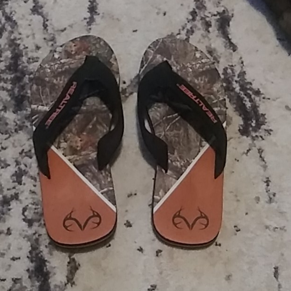 Realtree men's flip flops